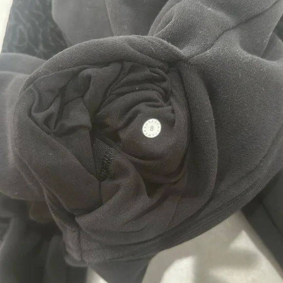 Lululemon Floral Flock pullover in Velvet Black size 8 - Picture 6 of 7